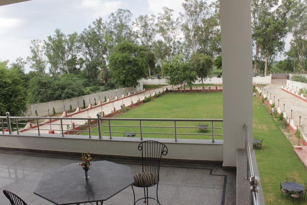 Geetanjali Hotel & Motel Bharatpur Exterior photo