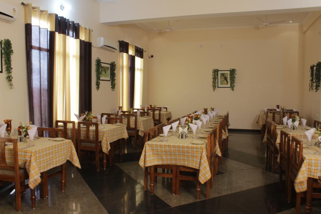 Geetanjali Hotel & Motel Bharatpur Exterior photo