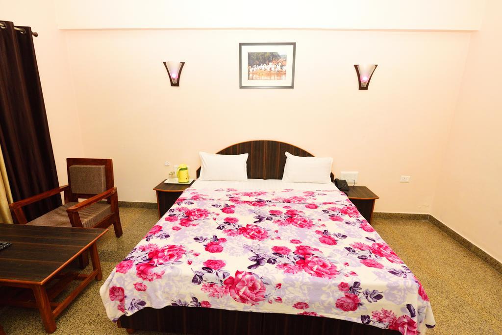 Geetanjali Hotel & Motel Bharatpur Exterior photo